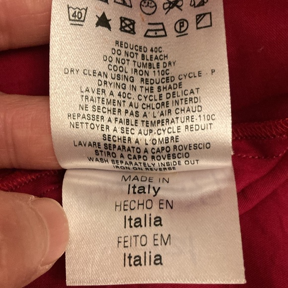 NWOT true red Love Moschino sleeveless blouse with embroidered bow, size US2 - Picture 8 of 8